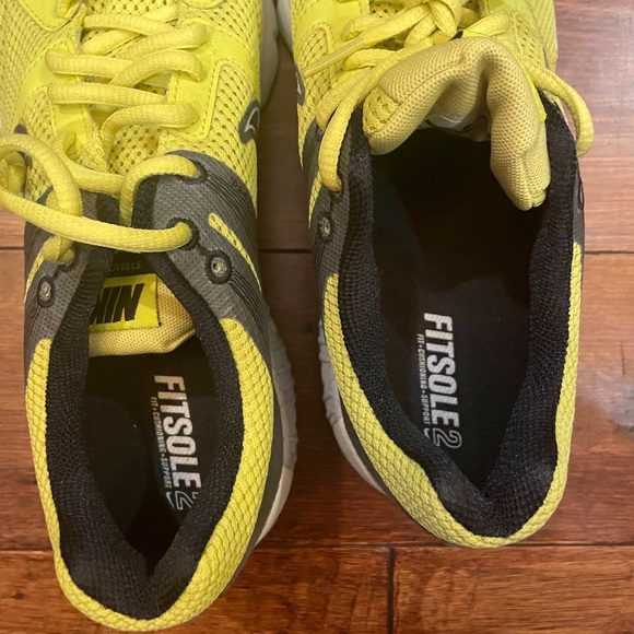 NWOT Men's Nike Structure 15 with FitSole size 9.5 Yellow and Black - Picture 5 of 10